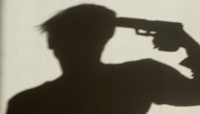 Kafasına tek el ateş ederek intihar etti 