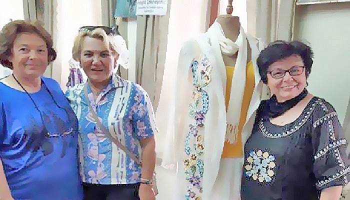 El Sanatlar Sergisini Açtı 