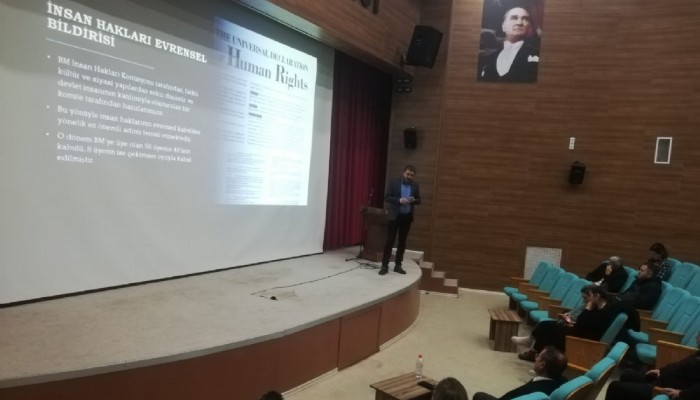 İnsan Hakları Evrensel Bildirisi ve İnsan Haklarının Felsefi Temelleri Konferansı Yapıldı