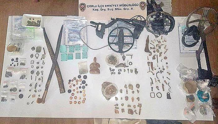 Asırlık tarihi eserlerin yurt dışına kaçırılmasına polis engeli 