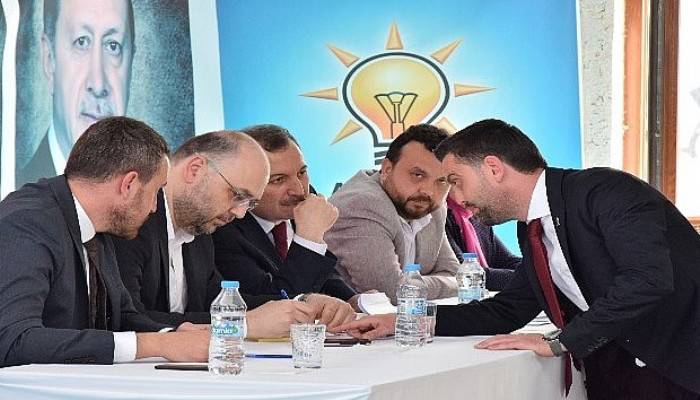  Çanakkale’nin Lapseki ilçesinde AK Parti’nin kongresinde Namık Ergin başkan seçildi