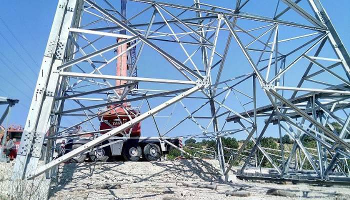  Lapseki'de elektrik iletim hattı çalışmaları