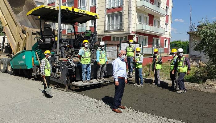 Lapseki'de çevre yolunda asfalt döküm çalışmaları devam ediyor