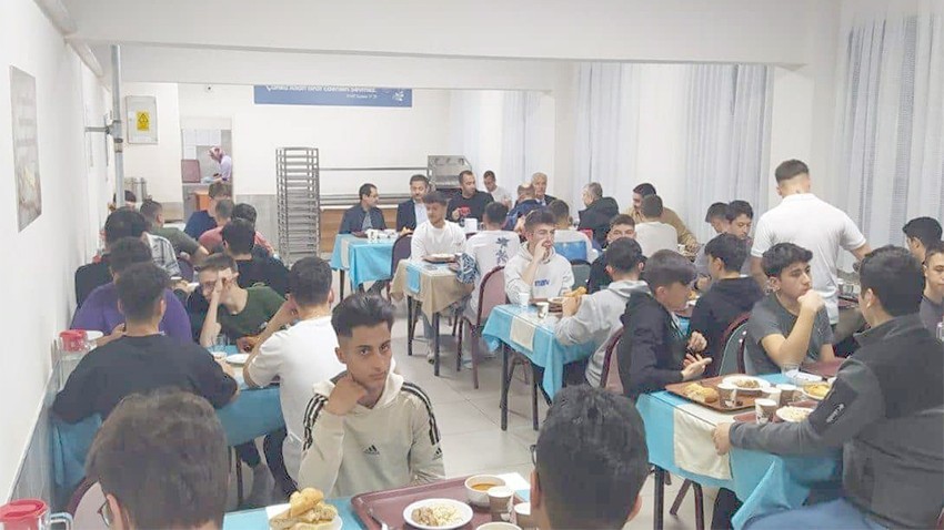 Müdür Yılmaz, öğrencilerle iftar yaptı
