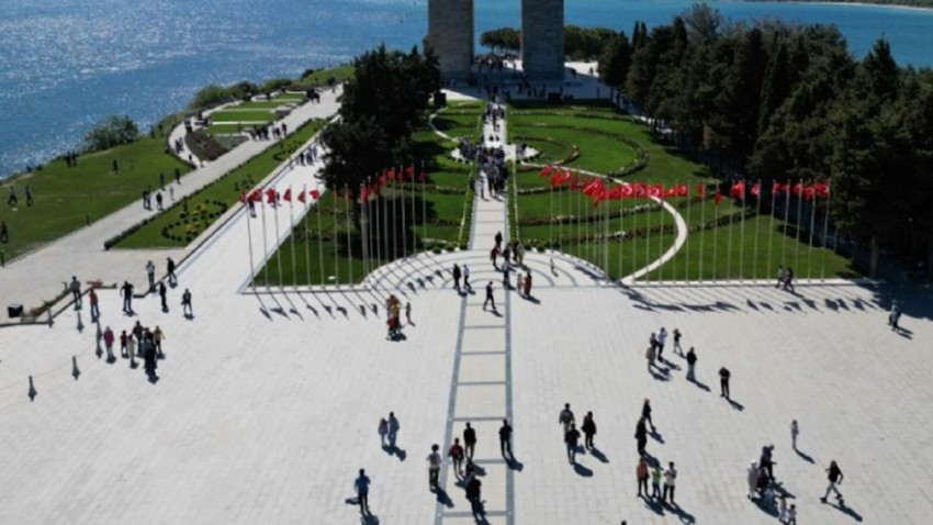 Çanakkale Şehitliklerine Bayramda Ziyaretçi Akını 