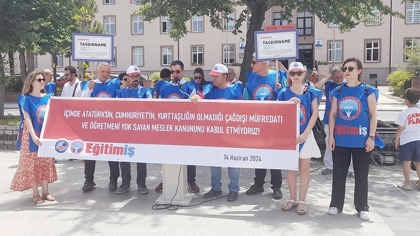 Eğitim-İş Milli Eğitim Müdürü Ferhat Yılmaz’ın Karnesini Açıkladı