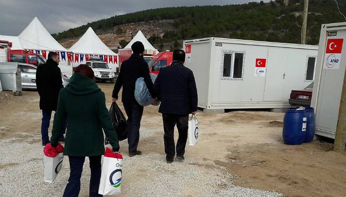 Depremzedelere yardımlar çığ gibi büyüyor! Bir yardımda Gestaş'tan