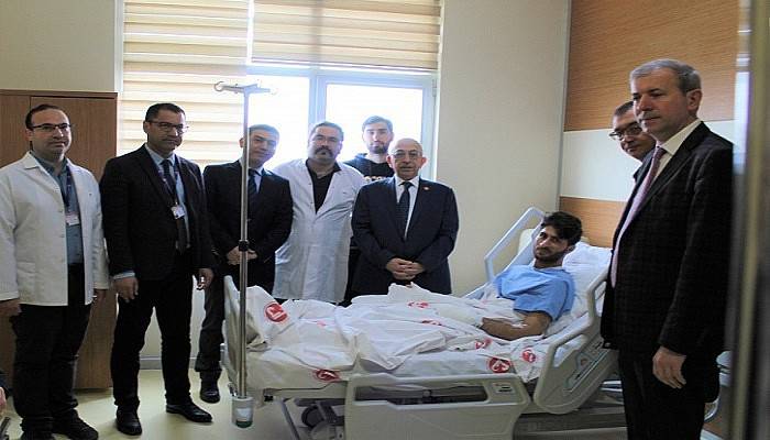 Rektör Prof. Dr. Sedat Murat'tan, Kazada Yaralanan Öğrencilere Ziyaret