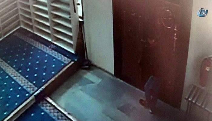 Bilecik’te camiyi soymaya kalkan şahıs kamerada