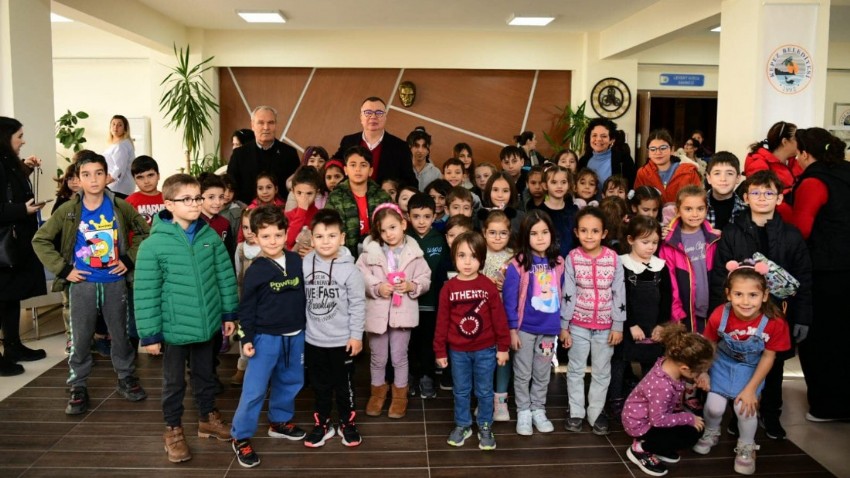 Kepez Belediye Başkanı Birol Arslan'ın Karne Hediyesi Öğrencileri Mutlu Etti