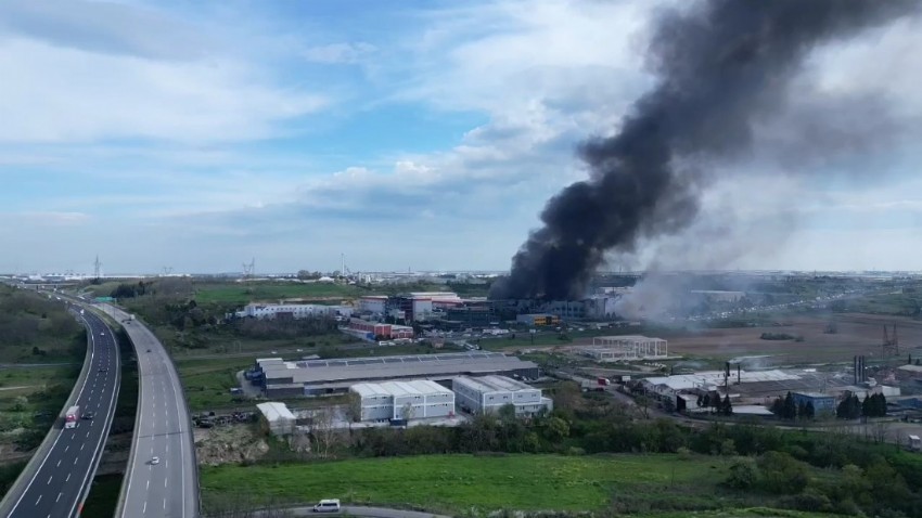 Fabrika yangını havadan görüntülendi  