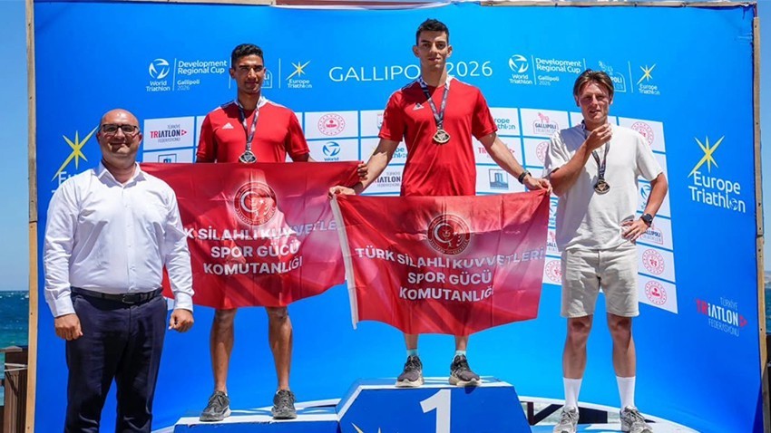 Gelibolu'da Uluslararası Triatlon Heyecanı
