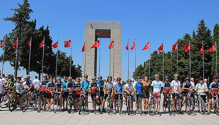 15 Temmuz şehitleri için bin 600 kilometre pedal çevirdiler (VİDEO)