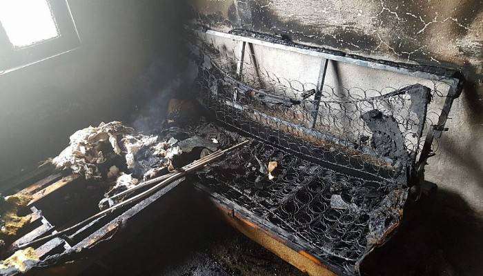 Yaşlı çifti yangından komşuları kurtardı