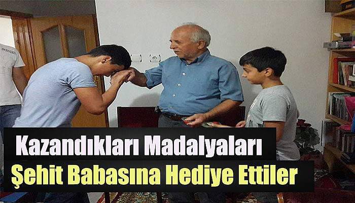  Kazandıkları madalyaları şehit babasına hediye ettiler
