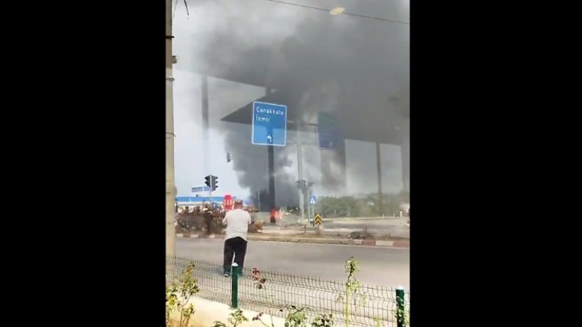 Çanakkale'de araç yandı (Video) 