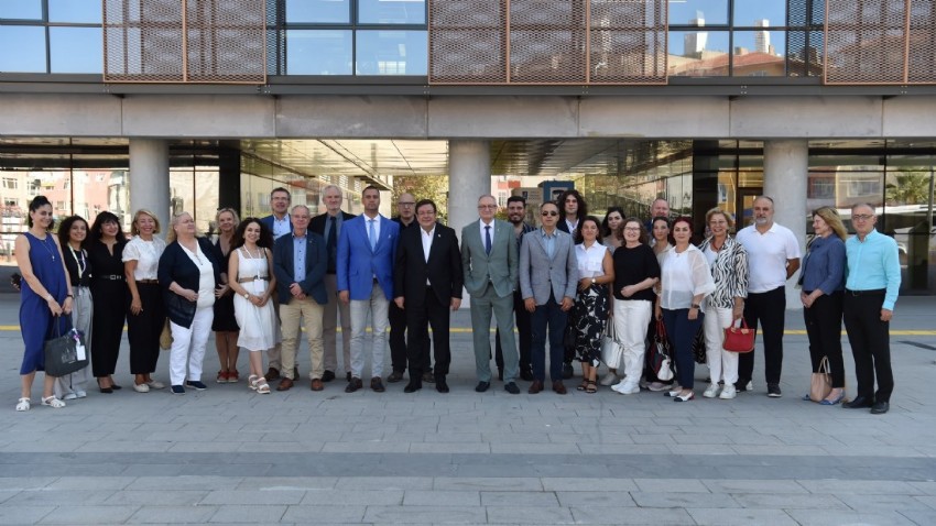 Başkan Muharrem Erkek, 61. Uluslararası Troia Festivali’nde Kardeş Kent Heyetlerini Ağırladı