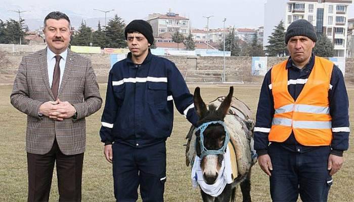  Fatih Altaylı'ya kızınca sahaya eşekle çıktı