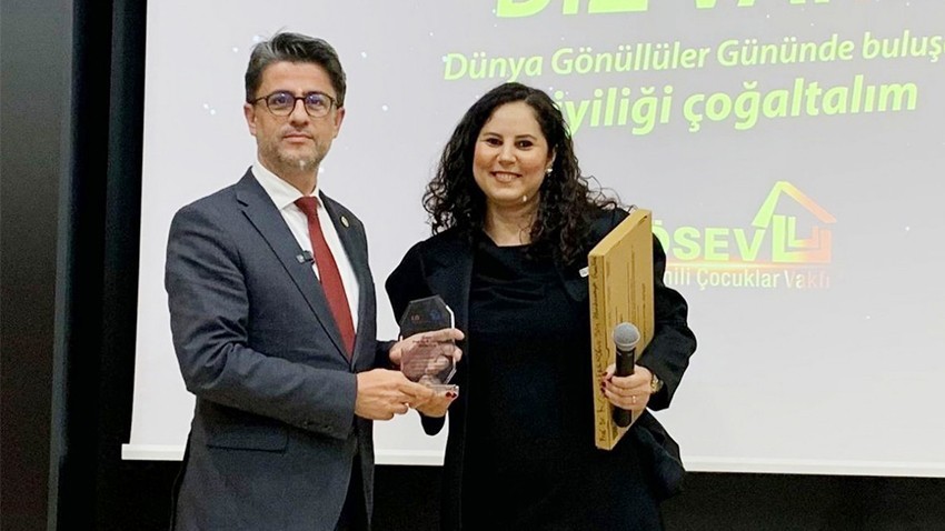 Rektör Erenoğlu’na “Yılın Akademisyeni” Ödülü