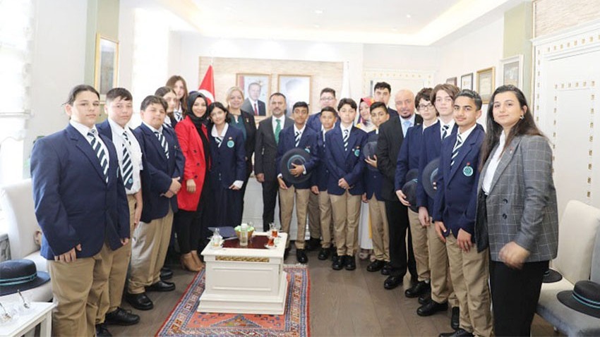 Türk Okulu öğrencileri'nden Vali Aktaş'a ziyaret