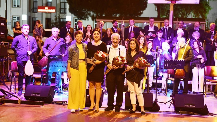 Korolar Geçidi Konserlerine Türkülerle Veda Edildi