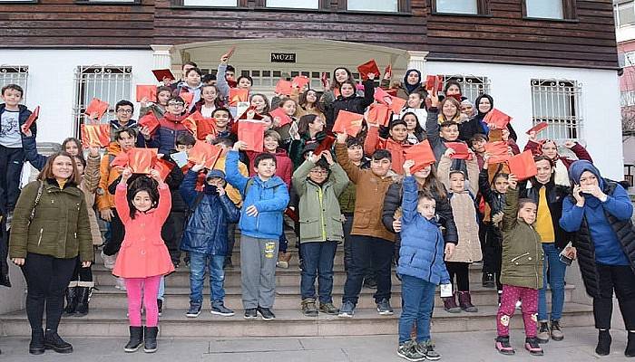 Tatilin Tadını En Güzel Lapsekili Çocuklar Çıkarıyor