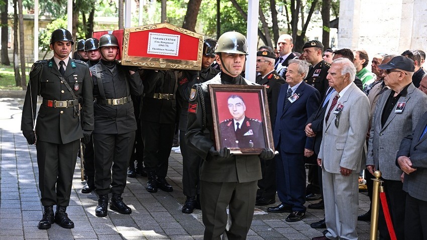 Eski İçişleri Bakanı Çetiner'in cenazesi İstanbul'da toprağa verildi
