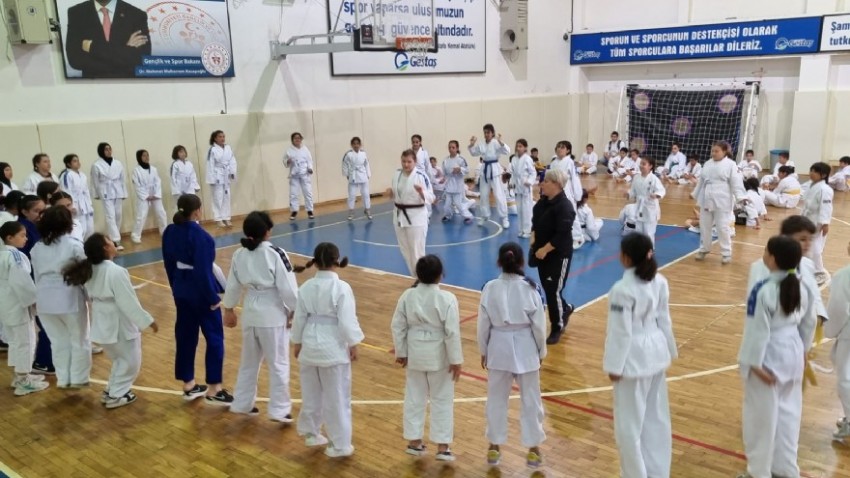 Judo Turnuvasına Yoğun Katılım