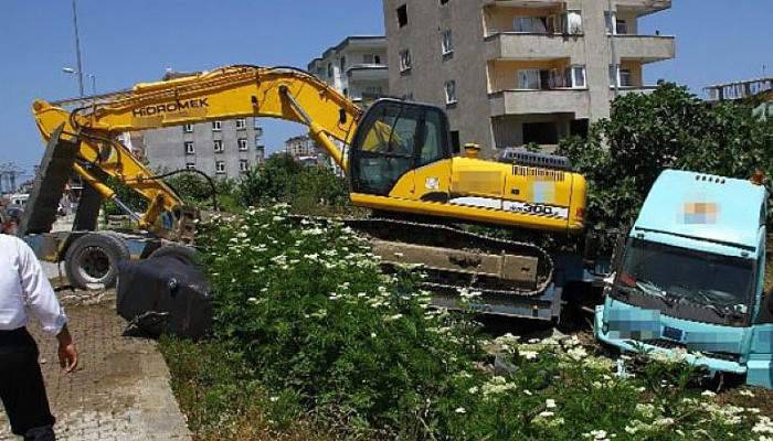 İş makinesi yüklü TIR, tramvay hattına daldı