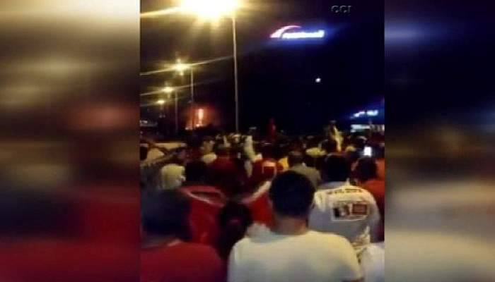 Tanklara taşlarla karşı koydular!
