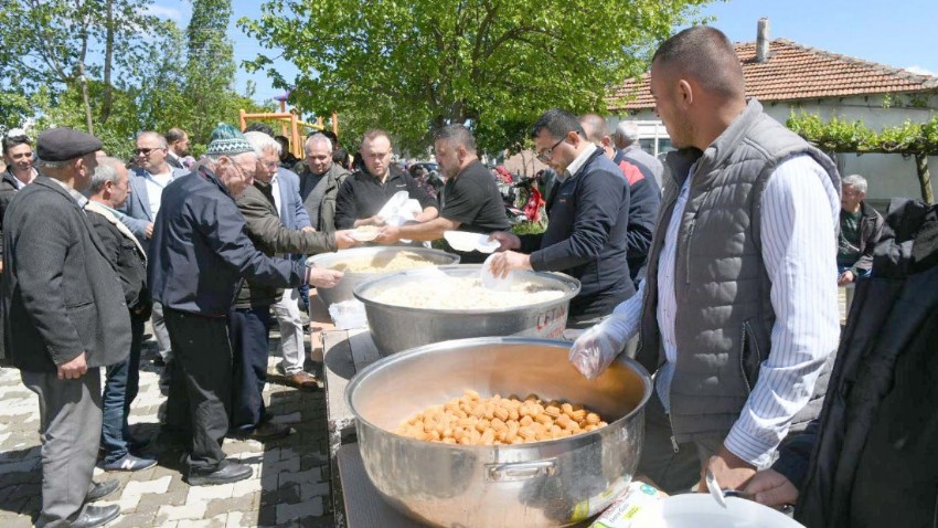 Lapseki Köylerinde Geleneksel Hayır Yemeği Coşkusu