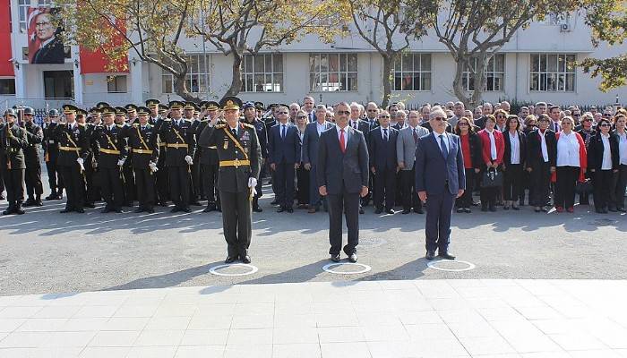 Gelibolu'da Cumhuriyet Bayramı kutlamaları kapsamında çelenk sunumu gerçekleşti