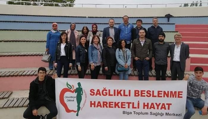 Biga’da sağlıklı beslenme hareketli hayat yürüyüşü yapıldı