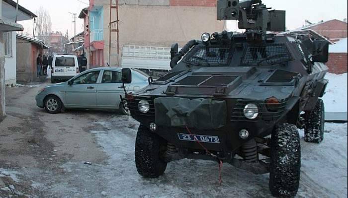 Aranan şahıs, özel harekatın baskınıyla yakalandı