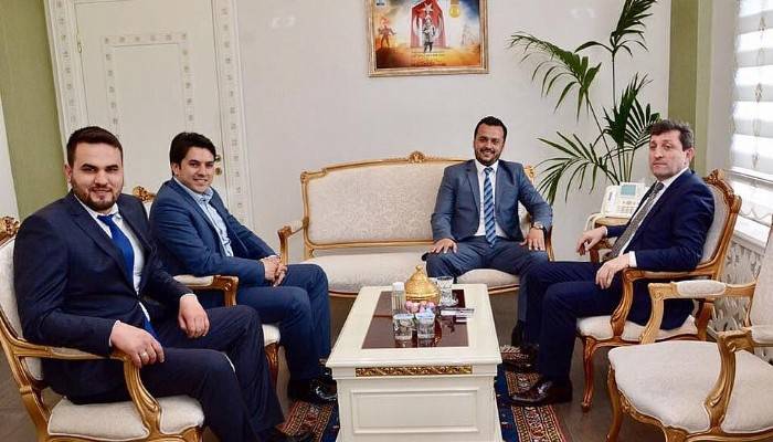  Lapsekili iş adamları Vali Orhan Tavlı'yı ziyaret etti