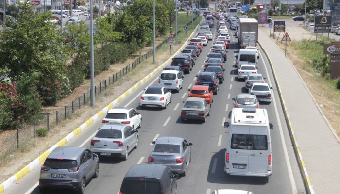 Çanakkale-Edremit yolunda 2 kilometreyi aşan araç kuyrukları oluştu (VİDEO)