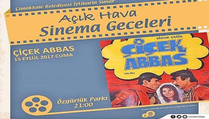 Açık hava sinemasında Çiçek Abbas filmi var