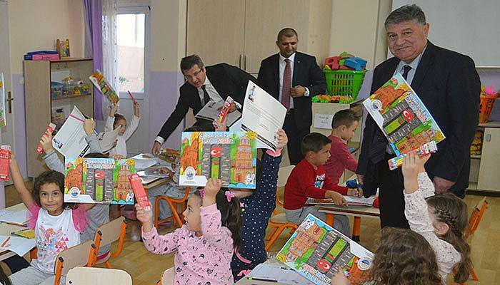 Çanakkale’nin tarihi yerlerini boyayarak öğrenecekler