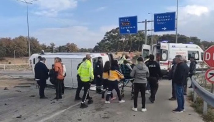 Ayvacıkta Trafik Kazasında 6 Kişi Yaralandı (VİDEO)