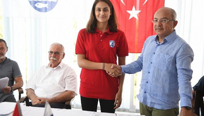 Belediyespor Bayan Voleybol Takımında Toplu İmzalar Atıldı