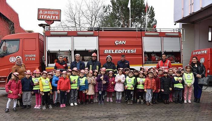 Minik öğrencilerden itfaiye ziyareti