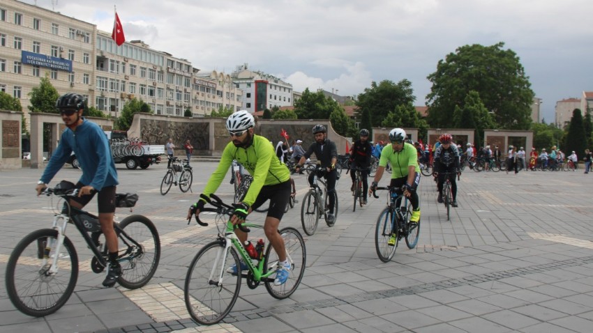 Kayseri'de 'Çanakkale Şehitlerini Anma Bisiklet Turu' gerçekleştirildi