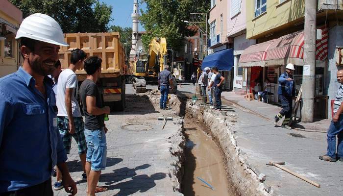  Elektrik hatlarının yeraltına alınma çalışması sürüyor 