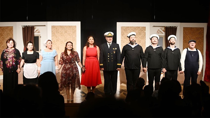 Süt Kardeşler Ayakta Alkışlandı