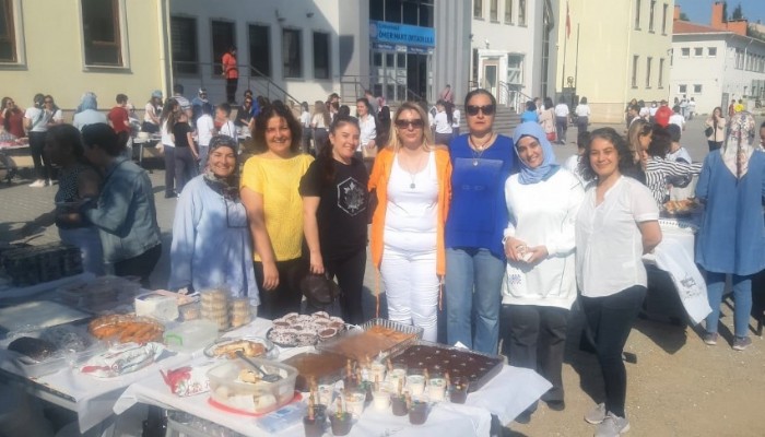 Ömer Mart Ortaokulu’nda kermes düzenlendi