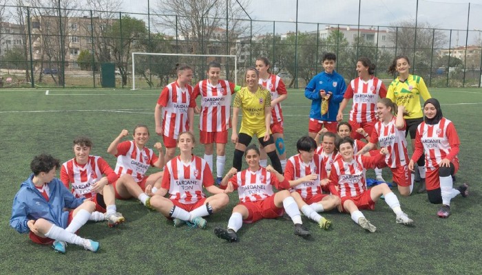 Dardanel’in Bayan Futbol Takımı Farklı Kazandı       