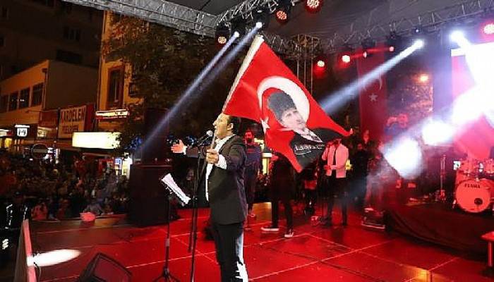 Gelibolu'da, Cumhuriyet'in yıl dönümünde Rafet El Roman rüzgarı