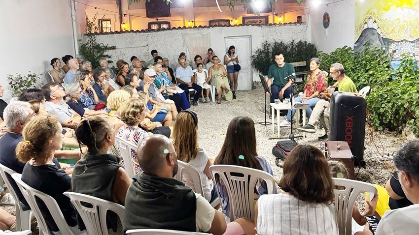 Bozcaada’da Şarkılar Hep Birlikte Söylendi
