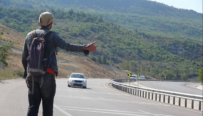 ‘Yeşil bir dünya için’ müdürlükten istifa etti, 81 ili gezip fidan dikiyor (VİDEO)