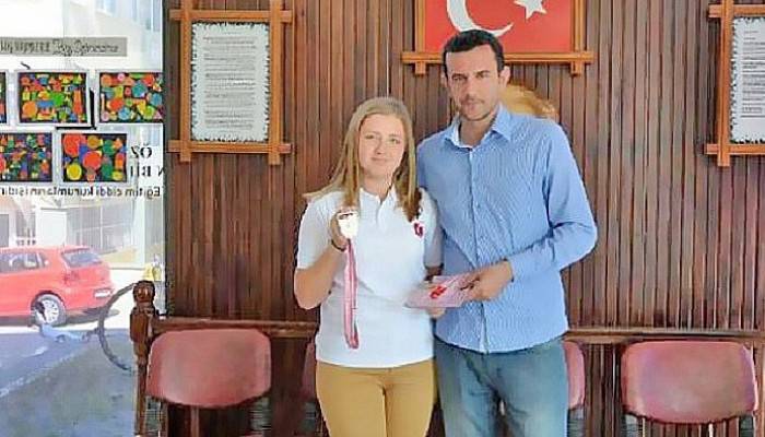 Türkiye Okçuluk Şampiyonası'nda birinci olan Yapıcı ödüllendirildi